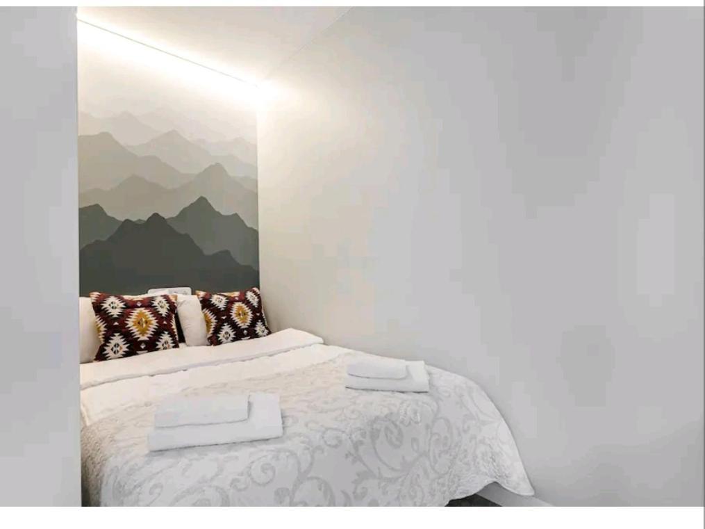Happy Inn Vip, Self Check-In-24X7, A-C, Parking-In-The-Underground-Garage วิลนีอุส ภายนอก รูปภาพ