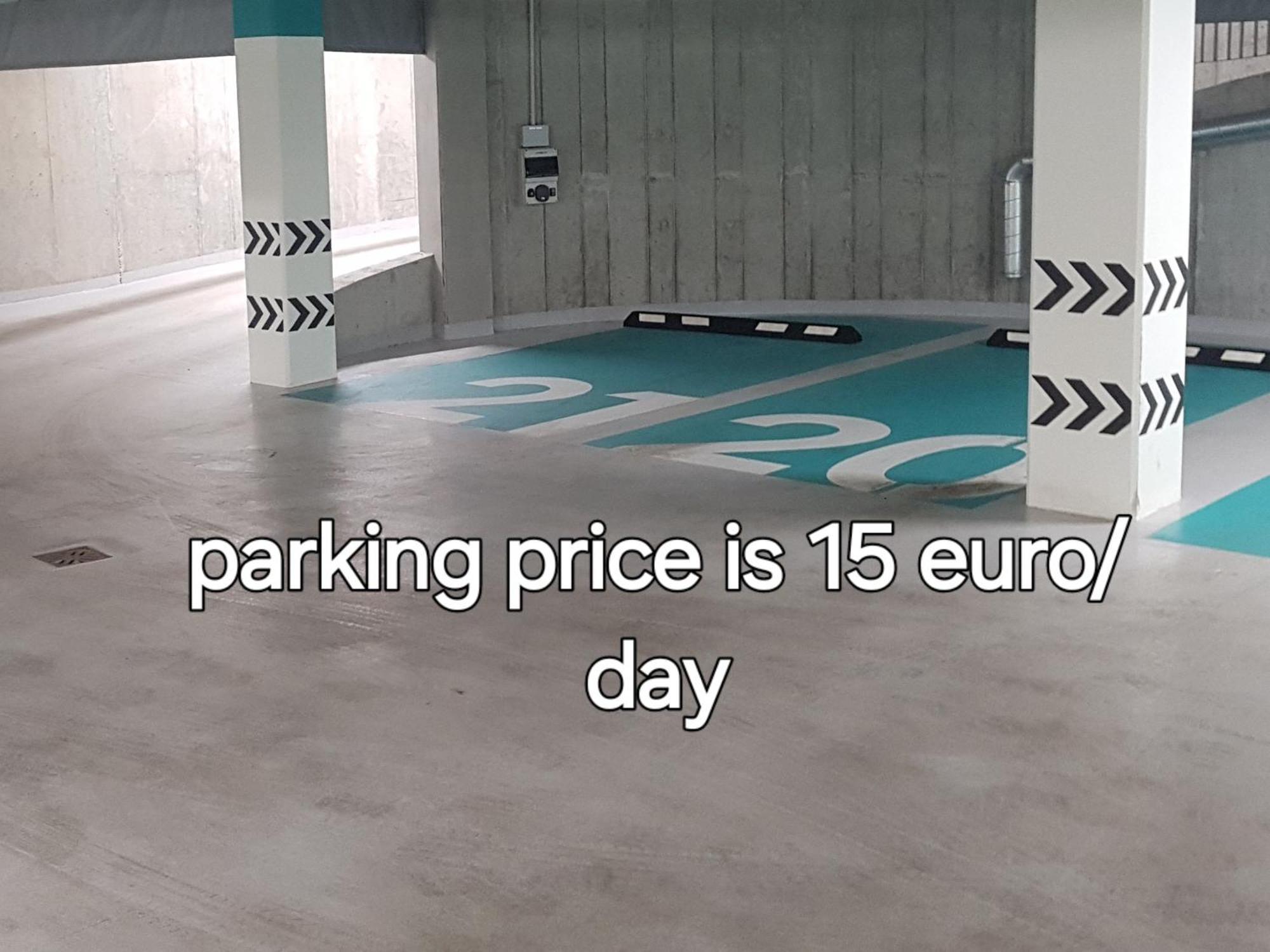Happy Inn Vip, Self Check-In-24X7, A-C, Parking-In-The-Underground-Garage วิลนีอุส ภายนอก รูปภาพ